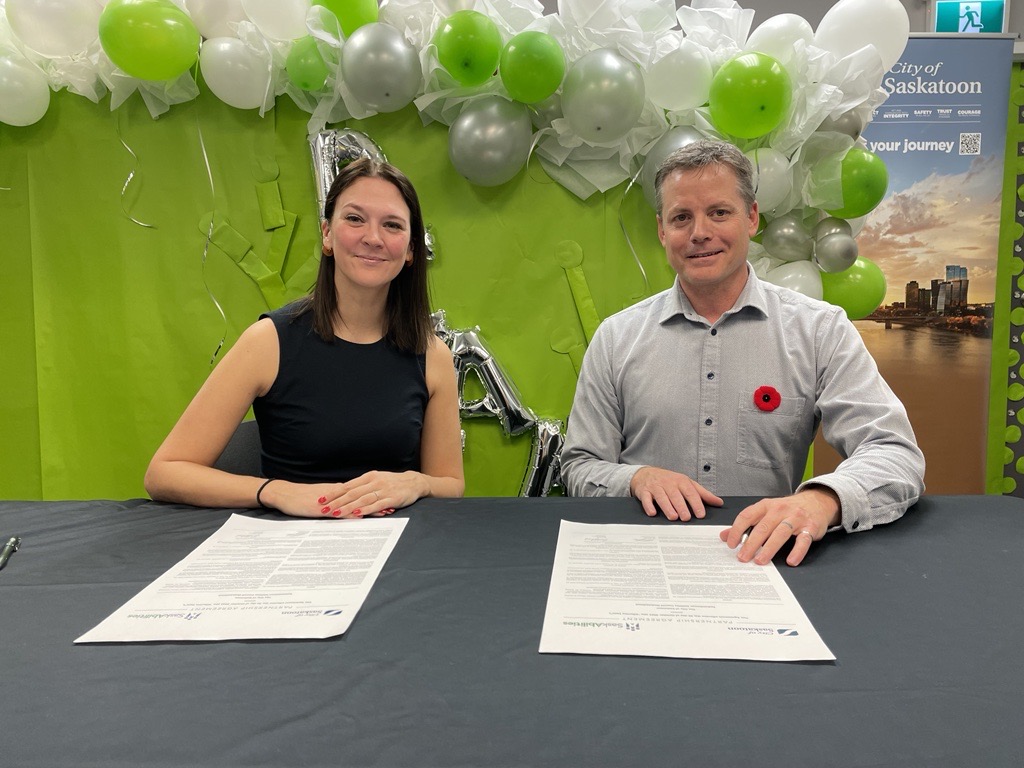 City of Saskatoon City Manager Jeff Jorgenson staff joined by SaskAbilities Regional Director Emily Hurd signing a partnership agreement between the two organizations.