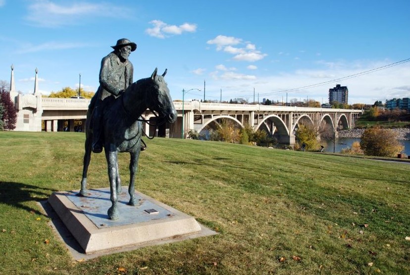 statue of Gabriel Dumont