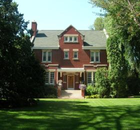 Hoeschen House