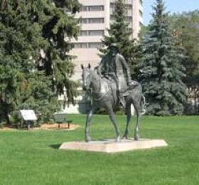 Gabriel Dumont Statue